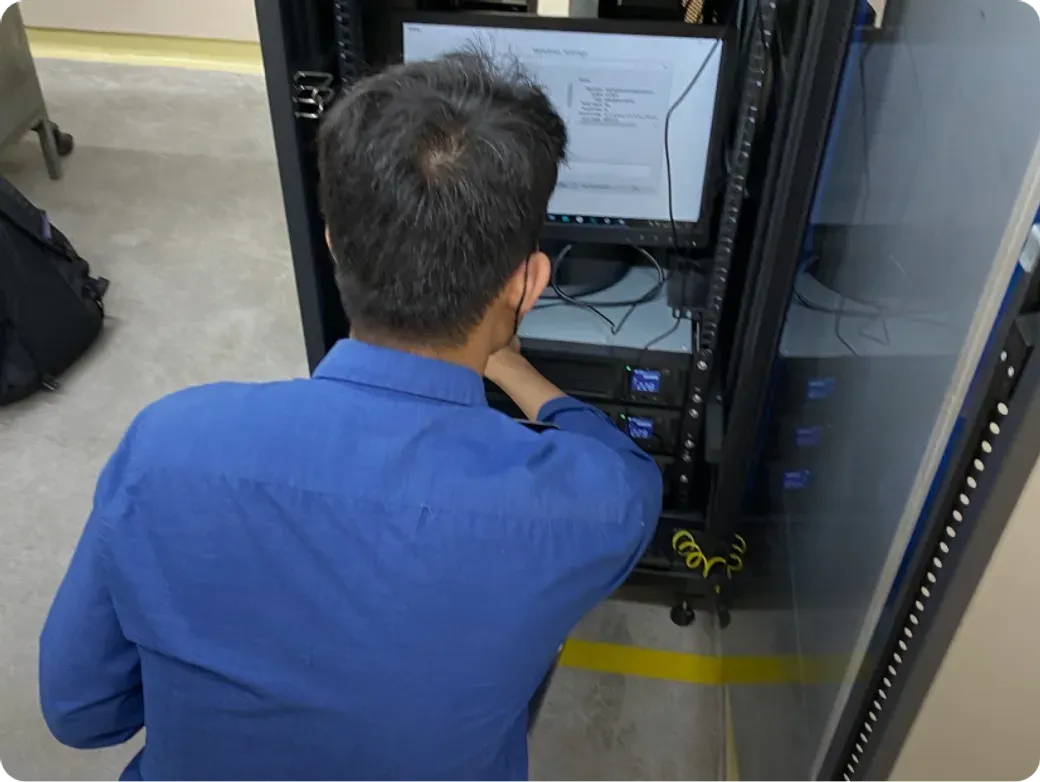 Engineer Digipedia menangani infrastruktur server klien